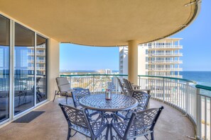 Condo, varias camas (Beach Colony East 10A) | Restaurante al aire libre