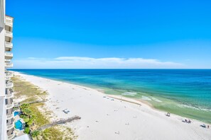 Condo, Plusieurs lits (Windemere 1102) | Plage | Sur la plage