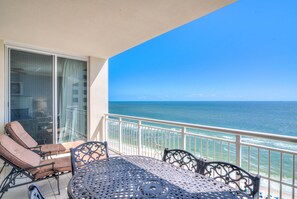 Appart'hôtel, plusieurs lits (Indigo East 1604) | Terrasse/Patio