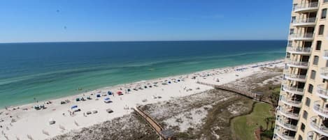 Condo, varias camas (Beach Colony East 9C) | Playa | En la playa