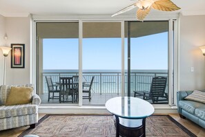 Leilighet, flere senger (Indigo East 906) | Oppholdsområde | TV