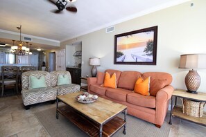 Living area - Palacio 302 (Pensacola)
