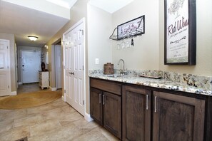 Interior - Palacio 302 (Pensacola)