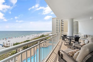 Condo, varias camas (Palacio 302) | Restaurante al aire libre