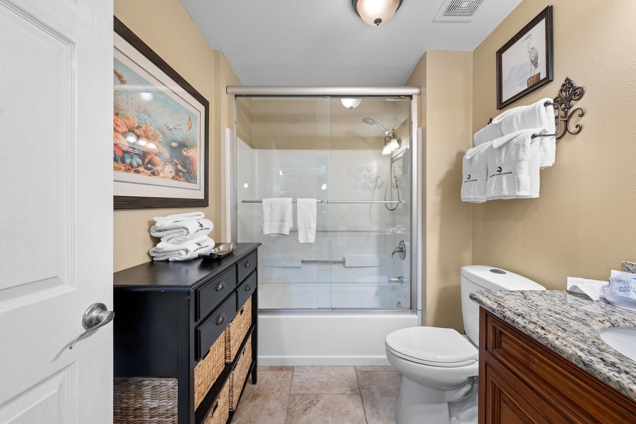 Condo, Multiple Beds (Palacio 302) | Bathroom | Free toiletries, shampoo, toilet paper