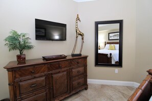 2 bedrooms, iron/ironing board, WiFi - Palacio 302 (Pensacola)