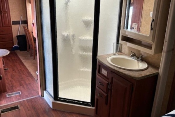 2 Schlafzimmer, BĂŒgeleisen/BĂŒgelbrett, WLAN, BettwĂ€sche