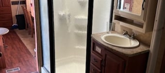 2 Bed, 2 Bath High End RV, Fully Furnished, Pet and Child Friendly