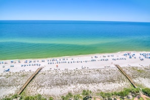 Condo, várias camas (Indigo East 1906) | Praia | Na praia 