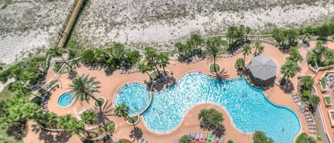 Condo, várias camas (Indigo East 1906) | Piscina | Piscina externa, piscina aquecida