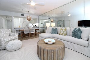 Living area - Shipwatch Riverside E204 (Pensacola)