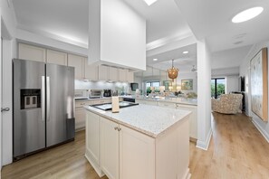 公寓客房, 多張床 (Shipwatch Riverside E204) | 私人廚房 | 烤箱、烤麵包機、紙巾