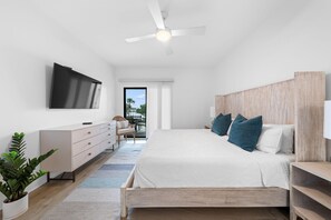 Condo, Multiple Beds (Shipwatch Riverside E204)