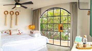 Habitación Deluxe, 1 cama de matrimonio | Ropa de cama de alta calidad, edredones de plumas, minibar