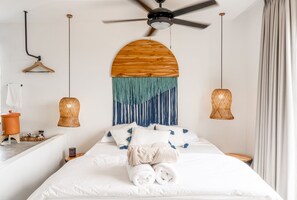 Chambre Deluxe, 1 grand lit | Literie de qualité, couette en duvet, minibar, décor unique