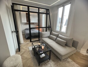 1 bedroom, iron/ironing board, WiFi, bed sheets - Cozy Appartment Parc Monceau (Paris)