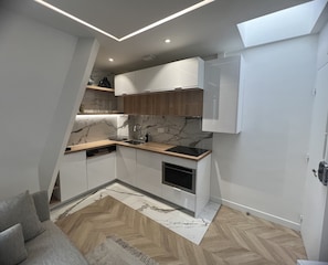 Private kitchen - Cozy Appartment Parc Monceau (Paris)