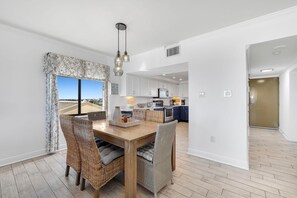 Bloc d'apartaments, 1 llit de matrimoni gran i sofà llit (Shipwatch A504) | Servei de restauració