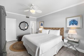 Apartamento, 1 cama de matrimonio grande con sofá cama (Shipwatch A504) | 2 dormitorios, tabla de planchar con plancha, wifi