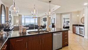 Apartamento, varias camas (Turquoise D1703) | Cocina privada | Horno, tostadora y papel de cocina