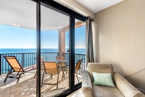 公寓客房, 多張床 (Broadmoor 804) | 起居區 | 電視