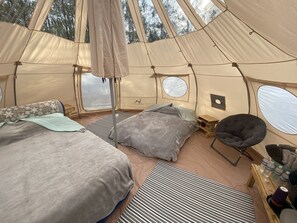 1 bedroom, bed sheets