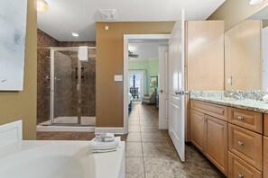 Condo, Multiple Beds (The Oasis at Orange Beach 2006 (Phoen) | Bathroom - The Oasis at Orange Beach 2006 (Orange Beach)