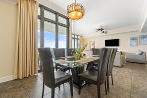 Condo, varias camas (The Oasis at Orange Beach 2006 (Phoen) | Restaurantes