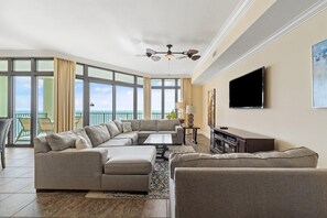 Living area - The Oasis at Orange Beach 2006 (Orange Beach)