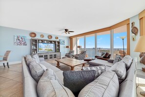 Living area - Caribe D1110 (Orange Beach)