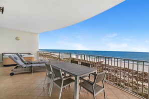 Condo, Multiple Beds (Turquoise C406) | Outdoor dining