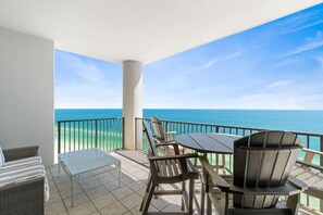 Condo, varias camas (The Oasis at Orange Beach 2206 (Phoen) | Restaurante al aire libre