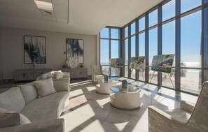 Appart'hôtel, plusieurs lits (The Oasis at Orange Beach 2206 (Phoen) | Coin séjour | Télévision