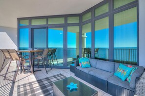 コンドミニアム ベッド (複数台) (The Oasis at Orange Beach 2206 (Phoen) | 屋外ダイニングエリア