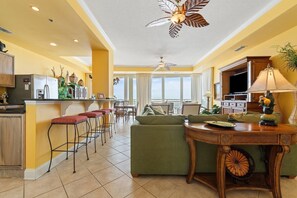 Apartment, Mehrere Betten (La Playa 502) | Wohnbereich