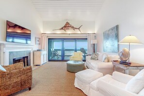 Living area - Shipwatch B301 (Pensacola)