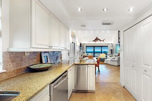 Private kitchen - Shipwatch B301 (Pensacola)