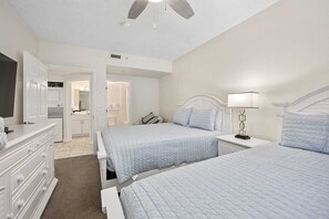 3 Schlafzimmer, Schreibtisch, Bügeleisen/Bügelbrett, Reisekinderbett