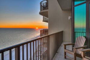 Condo, Multiple Beds (Phoenix West 2005) | Property grounds