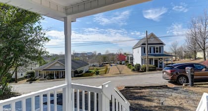 Stadium View Stay | 2BR 1 BA in Rosewood