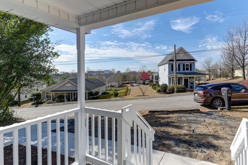 Stadium View Stay | 2BR 1 BA in Rosewood