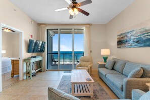 콘도, 침대(여러 개) (Spanish Key 609) | 거실 공간 | TV