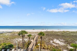 Condo, varias camas (Capri 202 + FREE Seasonal Beach Servi) | Playa | En la playa 