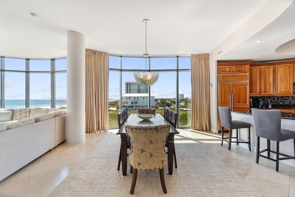 Condo, varias camas (Capri 202 + FREE Seasonal Beach Servi) | Interior