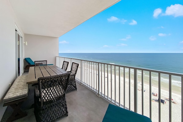 公寓客房, 1 張特大雙人床和 1 張沙發床 (Windemere 1003) | 室外用餐