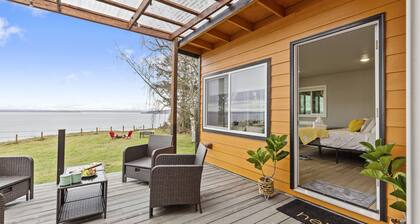 Whidbey Waterview Getaway: Nature, Deers, Pet & Family Friendly