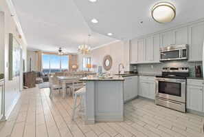 公寓客房, 多張床 (Enclave 604) | 私人廚房 | 烤箱、烤麵包機、紙巾