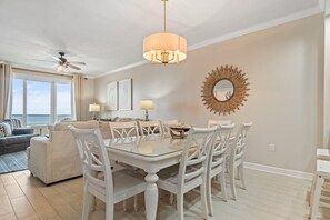 Apartment, Mehrere Betten (Enclave 604) | Speisen