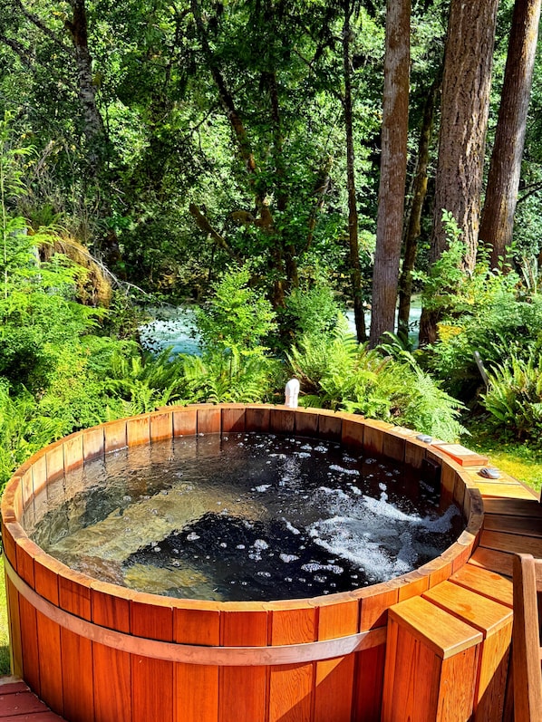 Outdoor spa tub