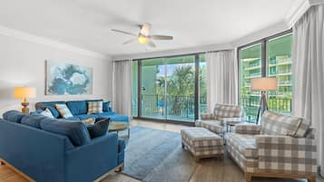 Kondominium, Beberapa Tempat Tidur (Phoenix on the Bay 1228) | Area keluarga | TV